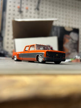 Load image into Gallery viewer, M2 Silverado Crew Cab along Bee Lowered Base (M2-004)